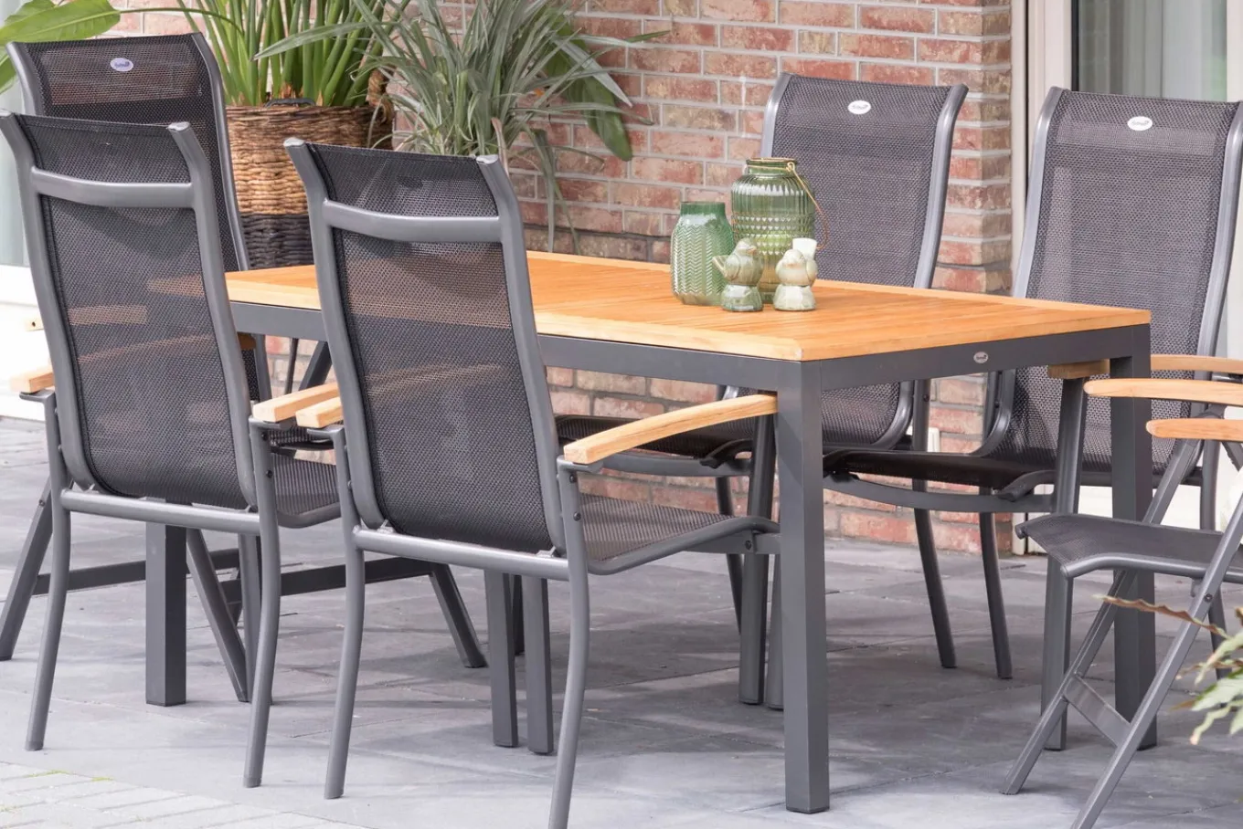 Hot Alice Stapelsessel 4er-Set, xerix/schwarz, Alu/4x4 Textilen, mit Teak-Armlehnen Gartenstühle & Gartensessel