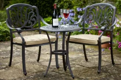 Outlet Amalfi Balkon-Set, bronze, Alu-Guss, Ø62cm, 2 Sessel inkl. Wendekissen Balkonmöbel-Set|Aluguss-Gartenmöbel