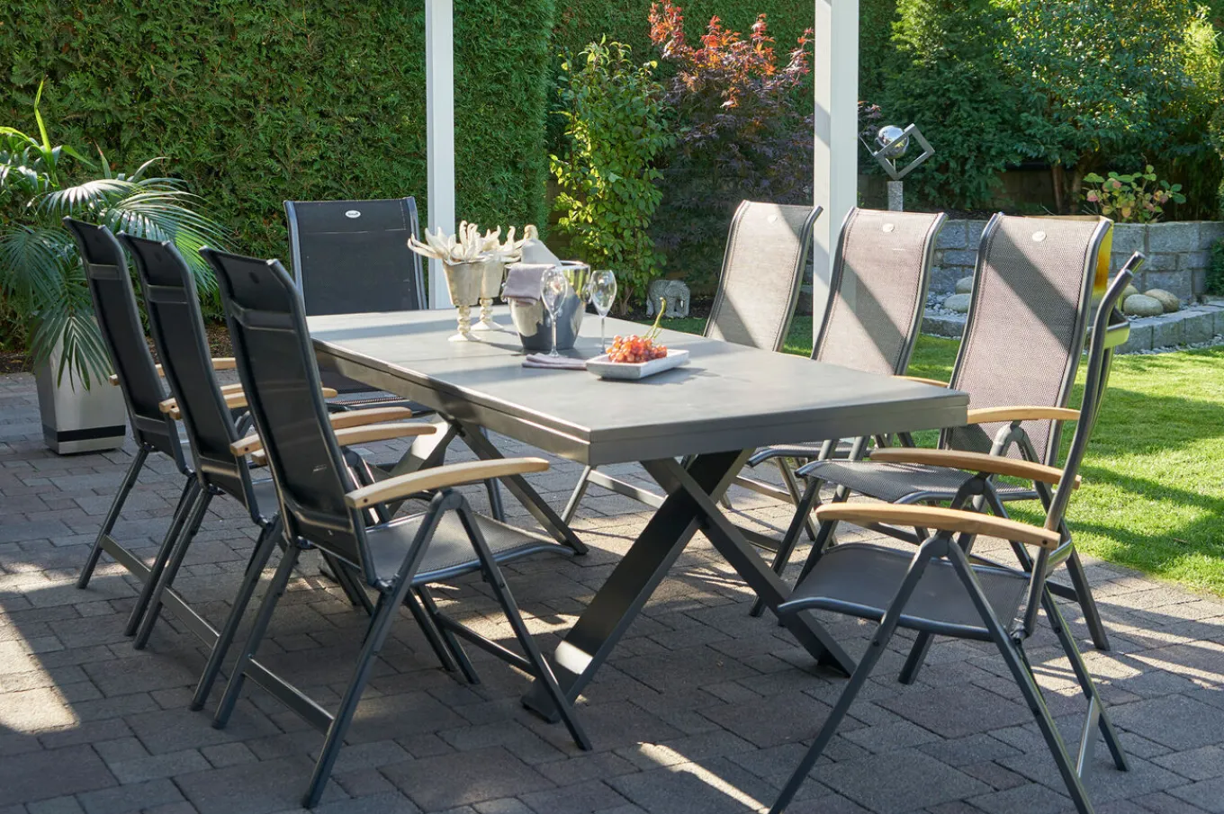 Outlet Sondermodell Xanadu / Alice Garten-Essgruppe, xerix/schwarz, Alu/Glaskeramik, 4x4 Textilen, 8 Klappstühle, 220/280x100cm Garten-Essgruppen