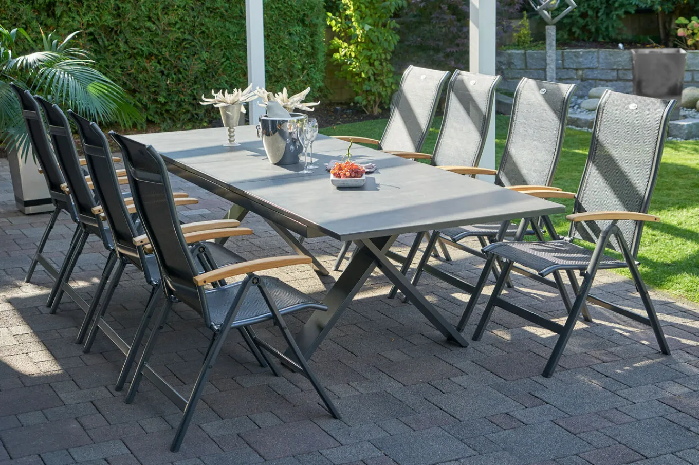 Outlet Sondermodell Xanadu / Alice Garten-Essgruppe, xerix/schwarz, Alu/Glaskeramik, 4x4 Textilen, 8 Klappstühle, 220/280x100cm Garten-Essgruppen