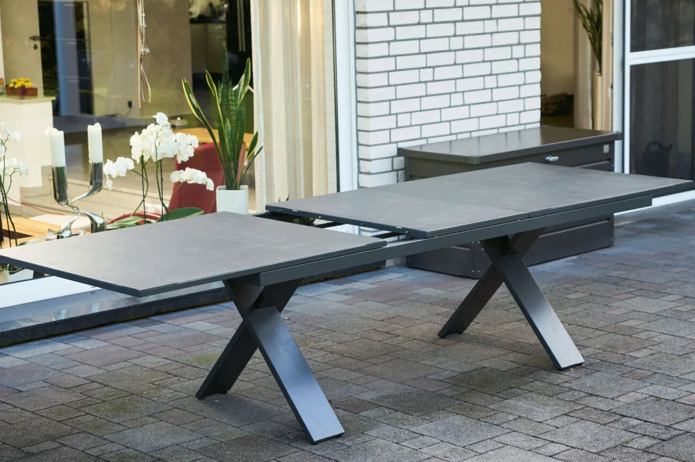 Clearance Sondermodell Xanadu / Aruba Set, xerix/anthrazit, Alu/Glaskeramik, 10 Stapelsessel, 220/280x100cm Garten-Essgruppen|Aluminium-Gartenmöbel