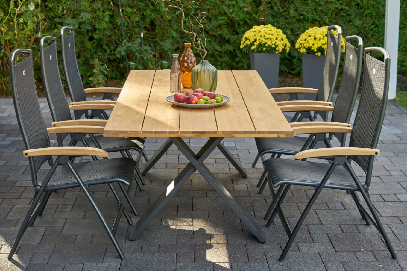 New Xanadu / Raffaelo Garten-Essgruppe, xerix/anthrazit, Alu/Teakholz, 6 Klappstühle, Tisch 220 x 100 cm Garten-Essgruppen|Aluminium-Gartenmöbel