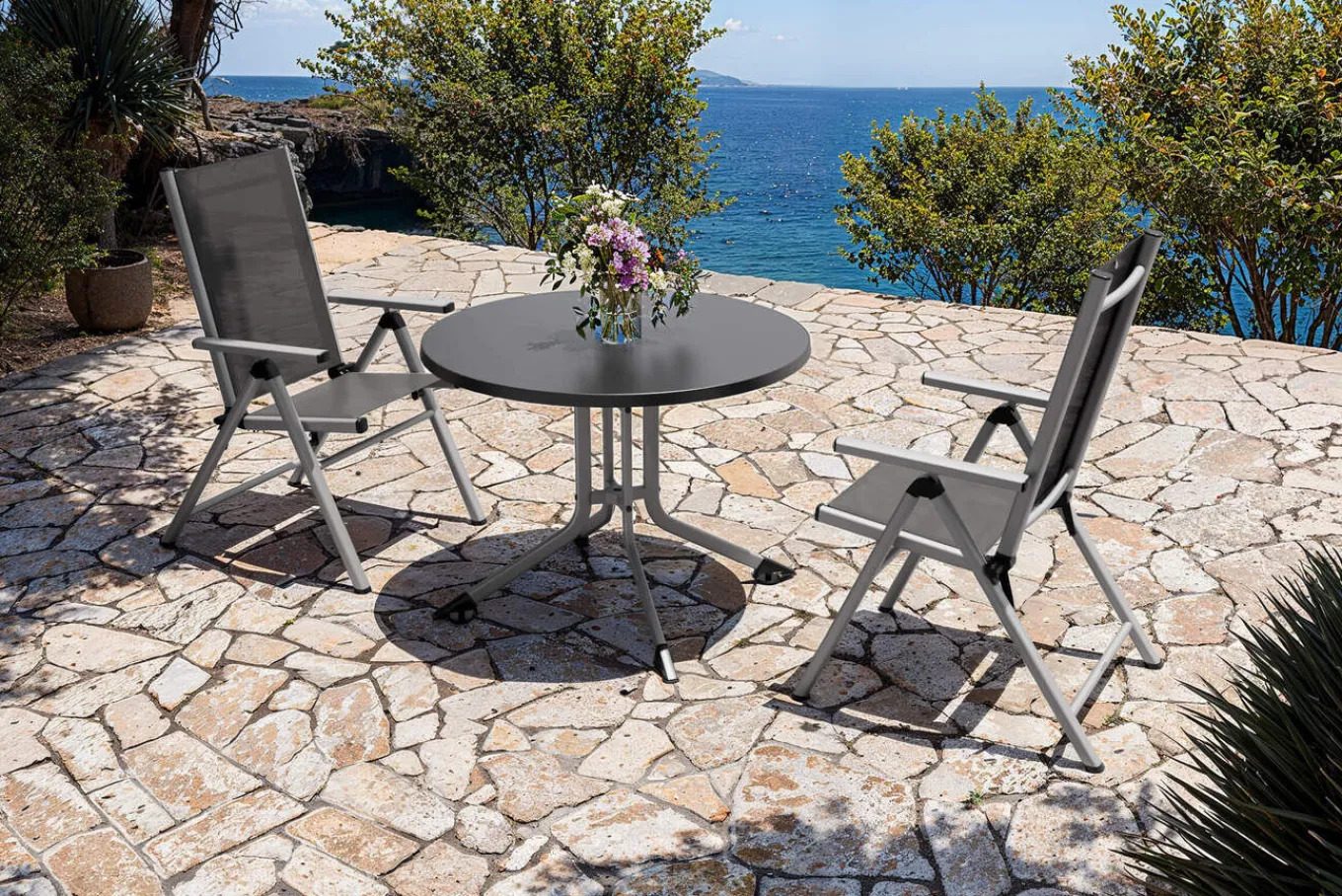 Sale BasicPlus Pro Balkon-Set, silber/anthrazit, Alu/Textilene, Tisch Ø100 cm, 2 Klappstühle Garten-Essgruppen