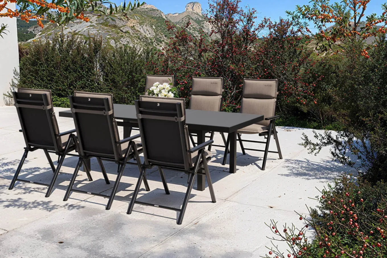 New BasicPlus Pro Garten-Essgruppe, anthrazit/natur, Alu/Textilene/Glas, Tisch ausziehbar 180/240 cm, 6 Klappstühle inkl. Auflagen Garten-Essgruppen
