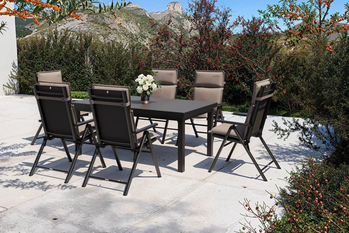 New BasicPlus Pro Garten-Essgruppe, anthrazit/natur, Alu/Textilene/Glas, Tisch ausziehbar 180/240 cm, 6 Klappstühle inkl. Auflagen Garten-Essgruppen