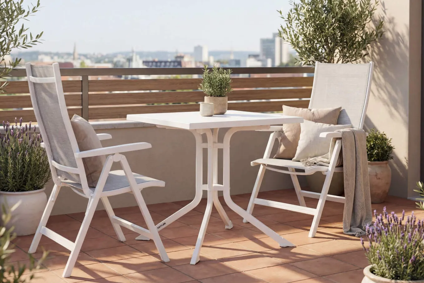 Online Boulevard/BasicPlus Balkon-Set, weiß/hellgrau, Aluminium/KETTALUX, Tisch 70 x 70 cm, 2 Klappstühle, ergonomisch Balkonmöbel-Set|Aluminium-Gartenmöbel