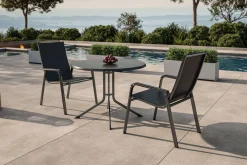 Discount Boulevard/Basic Plus Balkon-Set mit 2 Stapelsesseln, anthrazit, Alu/Kettalux, Klapptisch Ø100 cm Balkonmöbel-Set|Aluminium-Gartenmöbel