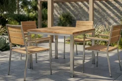 Best Garten-Essgruppe, silber, Edelstahl/recyceltes Teak, Tisch 90 x 90 cm, 4 Stapelsessel, FSC®-zertifiziertes Produkt Garten-Essgruppen|Edelstahl-Gartenmöbel