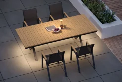 Hot Luminara Garten-Essgruppe mit LED-Beleuchtung, anthrazit matt/natur, Aluminium/Holzimitat/Textilene, Tisch 240 x 100 cm, 4 stapelbare Sessel Garten-Essgruppen