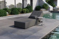 Clearance Porvoo Gartenliege, hellgrau/weiß, Aluminium/Polyester, 215 x 90 cm, verstellbare Rückenlehne, inkl. Beistelltisch Gartenliegen