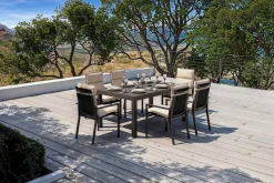 Hot Premium Garten-Essgruppe, anthrazit matt/schwarz/natur, Alu/Spraystone, Tisch 160/260 x 100 cm, 6 Stapelsessel inkl. 6 Auflagen Garten-Essgruppen