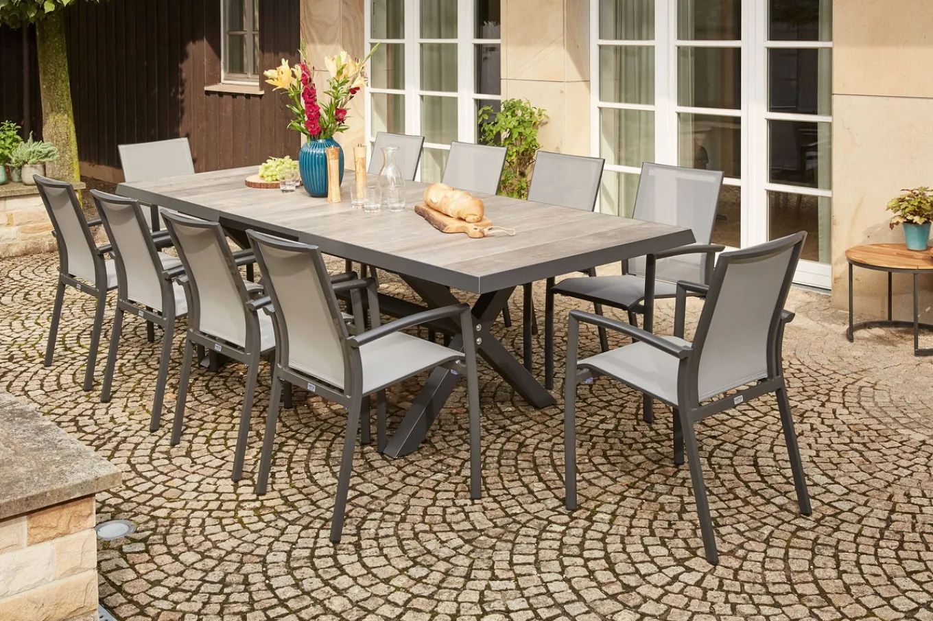 Online Velia / Sincro Garten-Essgruppe, anthrazit/natur-grau, Alu/Ranotex/Keramik, 10 Sessel, Ausziehtisch 200/260 x 100 cm Garten-Essgruppen