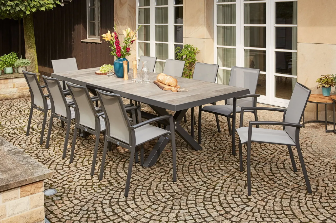 Online Velia / Sincro Garten-Essgruppe, anthrazit/natur-grau, Alu/Ranotex/Keramik, 10 Sessel, Ausziehtisch 200/260 x 100 cm Garten-Essgruppen