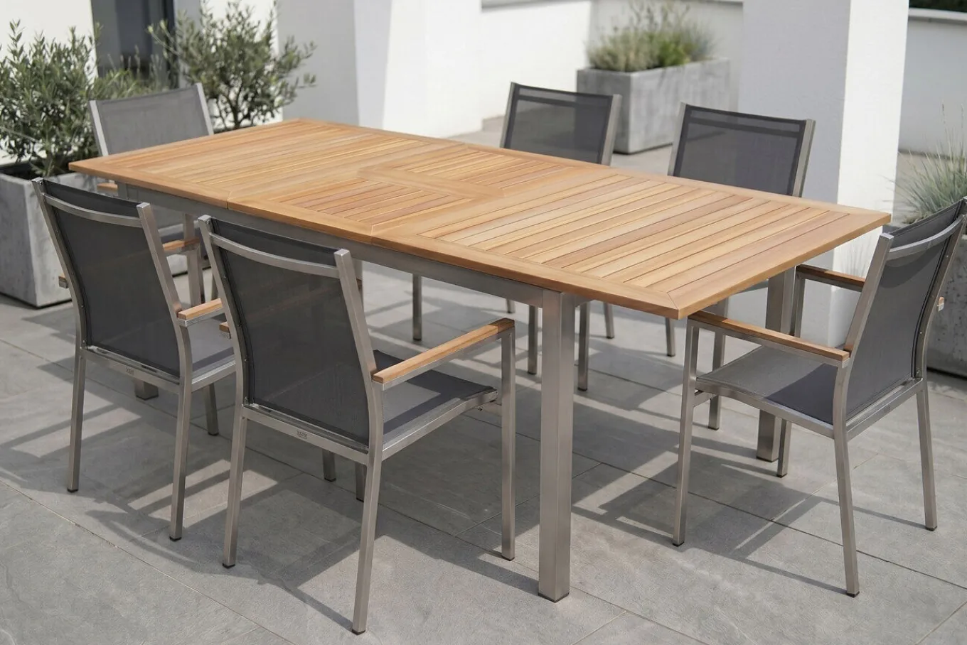 Sale Cardiff Garten-Essgruppe, silber/silbergrau, Edelstahl/Teak, Tisch 180/240 x 100 cm, 6 Stapelsessel, FSC®-zertifiziertes Produkt Garten-Essgruppen