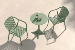 Best Pico Curve Balkon-Set, pestogrün, Kunststoff, Tisch Ø 70 cm und 2 Stapelsessel, UV- und wetterfest Balkonmöbel-Set