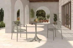 Pico Soft Balkon-Set, grau, Kunststoff, Tisch Ø 70 cm und 2 Stapelsessel, UV-beständig, wetterfest Balkonmöbel-Set
