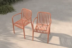 New Pico Soft Balkon-Set, ziegelrot, Kunststoff, Tisch Ø 70 cm und 2 Stapelsessel, UV-beständig, wetterfest Balkonmöbel-Set