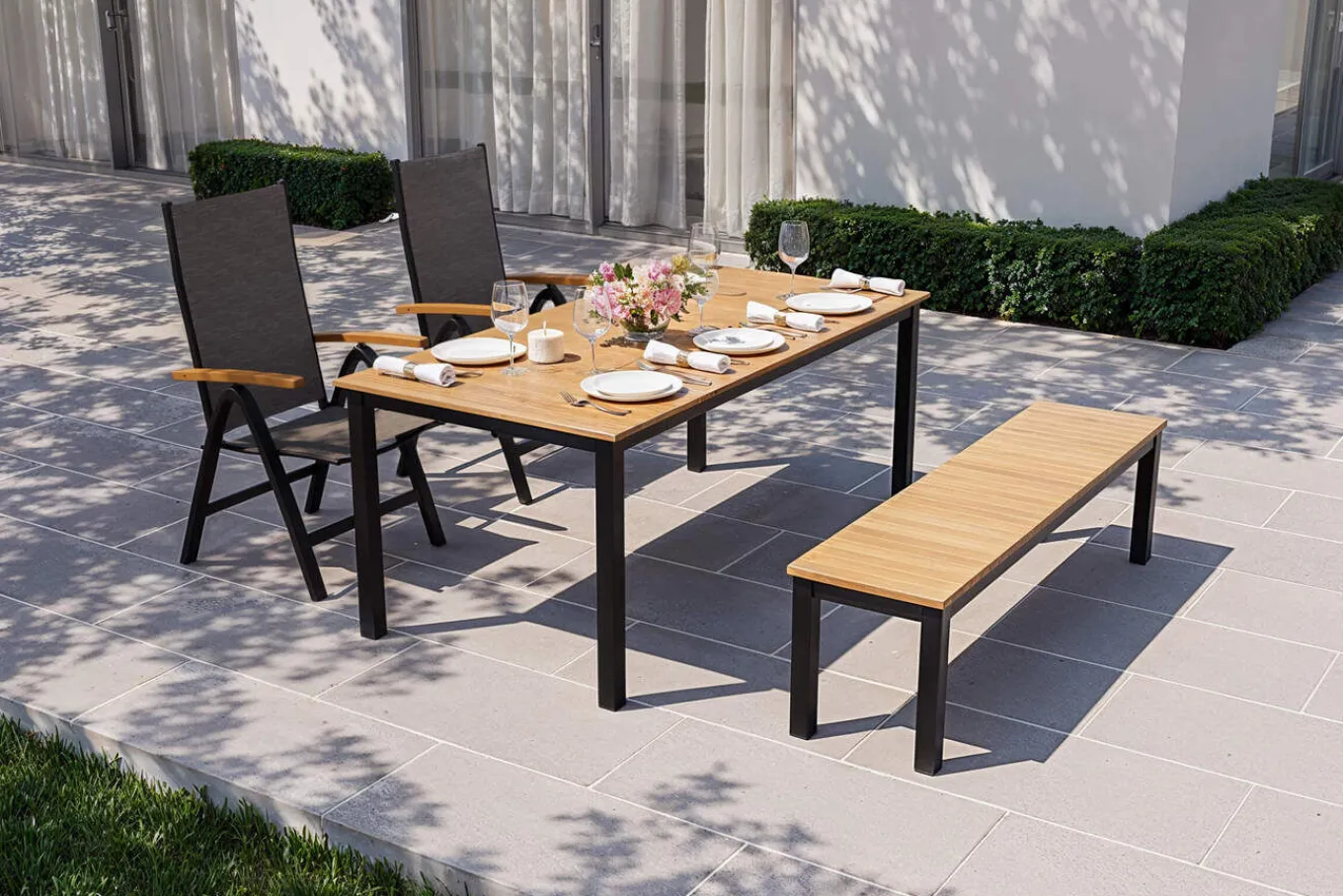 Online Tasmania Garten-Essgruppe mit Bank und 2 Klappstühlen, anthrazit/natur, Aluminium/Eukalyptus, Tischplatte 180 x 90 cm, FSC®-zertifiziertes Produkt Garten-Essgruppen